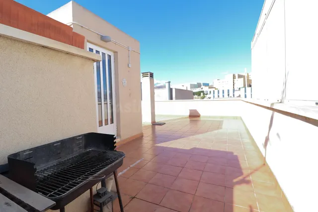 🌟 ¡Ático Dúplex con Gran Terraza en Villablanca – Torrecárde