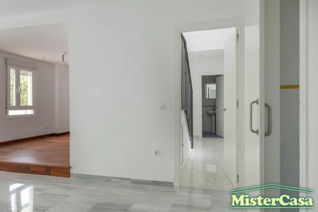 EXCLUSIVA. Zona norte. Ático Dúplex VPO. Terraza-solarium de 52m2. 4 dormitorios, 2 baños. Garaje. — 10