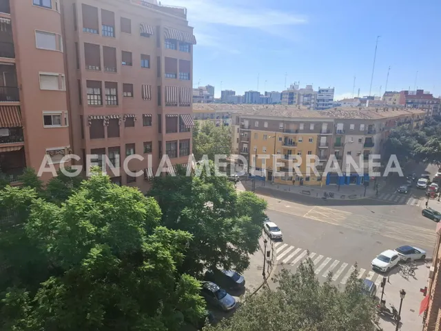 Piso en venta en Valencia, para reformar, — 24