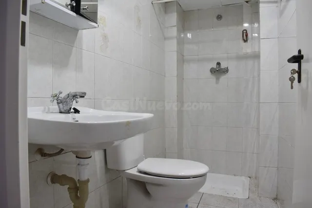 En alquiler local de 54 m2, interior, antes oficina, junto a C/ Alfonso. — 5