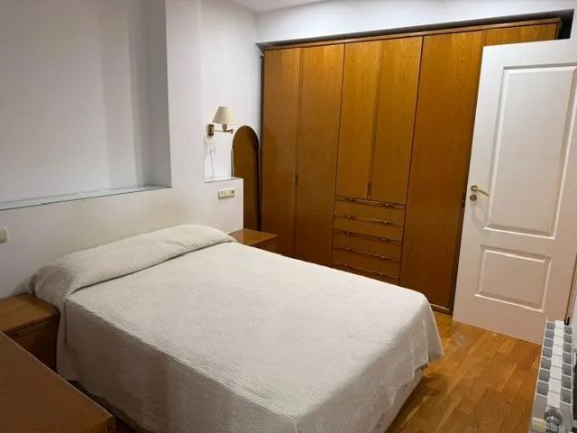 Alquiler de amplio piso en le centro, zona calle correos. — 20