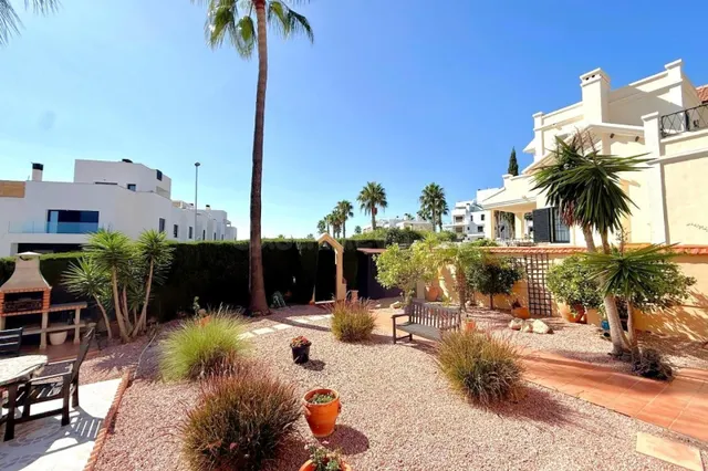 Villa Independiente Orientada al Sur con Vistas al Mar, Pisc - foto 5