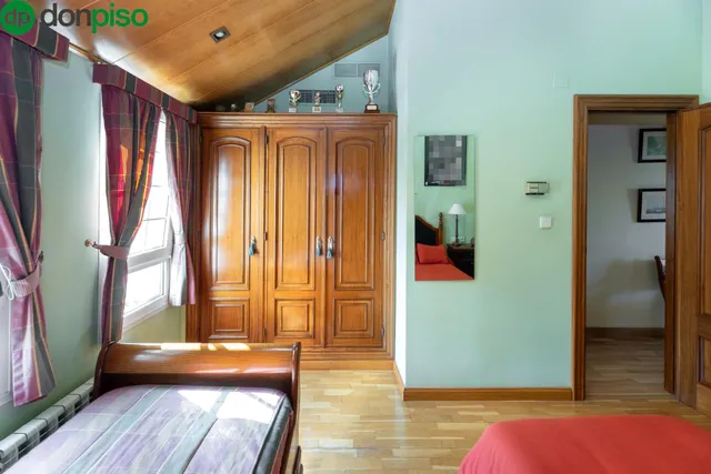 CHALET ADOSADO EN URBANIZACIÓN ADORATRICES — 36