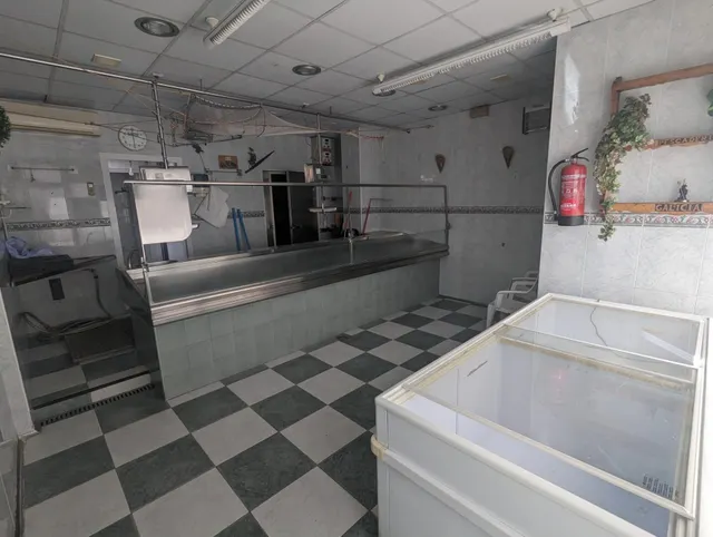 Local acondicionado como pescadería a la venta en Estella — 3