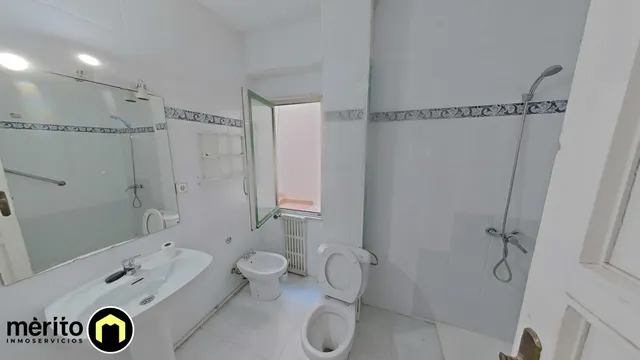 Piso para reformar en el centro de Alicante. — 18