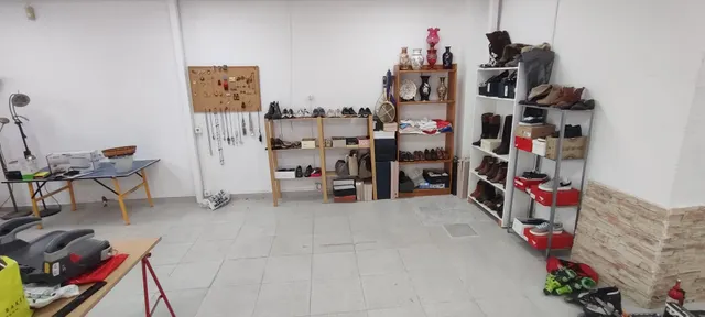 Local amplio y en perfecto estado — 18