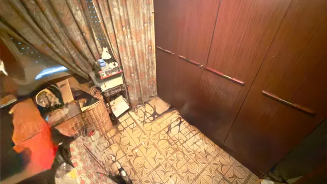 Se vende piso en el centro para reformar con ascensor 4 habitacione, 2 baños y garaje — 25