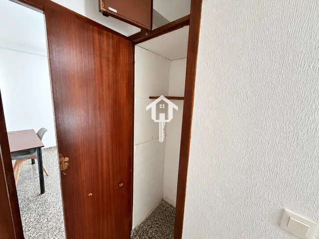 Ático en exclusiva totalmente reformado de 56 m2 con terraza en zona benalúa de Alicante: edificio con ascensor — 38