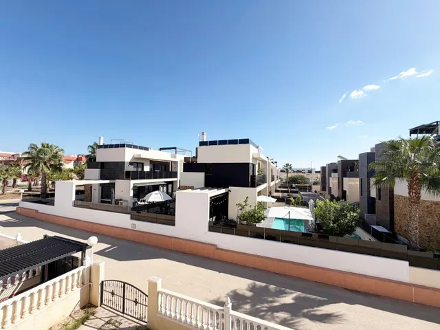 Fantástico bungalow en planta alta con solárium privado en Lomas de Cabo Roig — 16