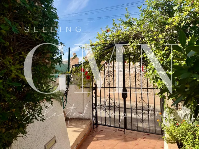 EXCELENTE VILLA EN ESQUINA EN ALBIR | MÁS PRIVACIDAD, LUZ Y GRAN POTENCIAL — 9