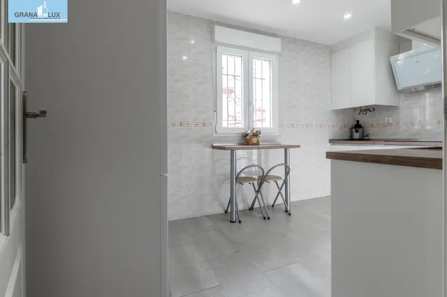 Encantadora Casa Reformada en Ogijares con Vistas y Espacios para Disfrutar — 11