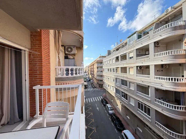 Apartamento a 350 metros de playa del cura con 2 dorm. 1 baño. en frente de av. de las habaneras. superficie de 66 m2. — 27