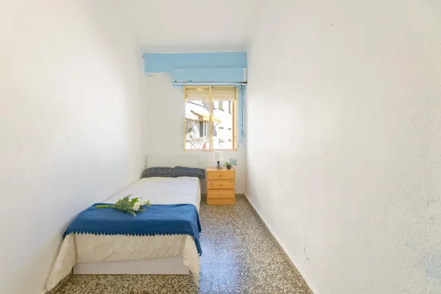 Piso con gran balcón en Avenida Burjasot — 36