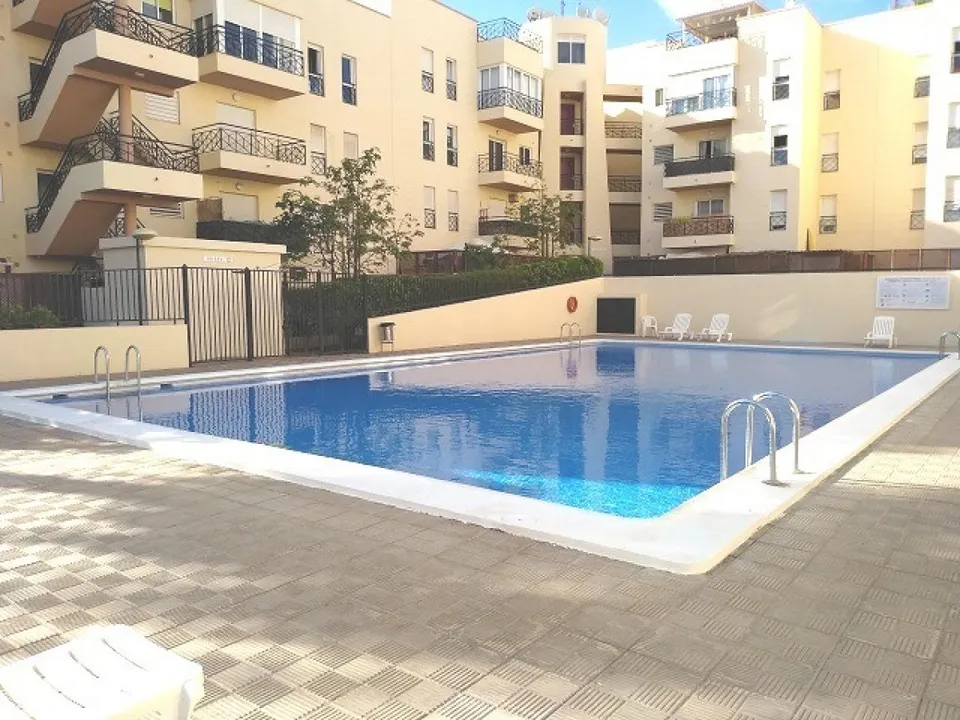 Piso 80m2, en Parque la Reina 2 habitaciones plaza garaje y trastero.