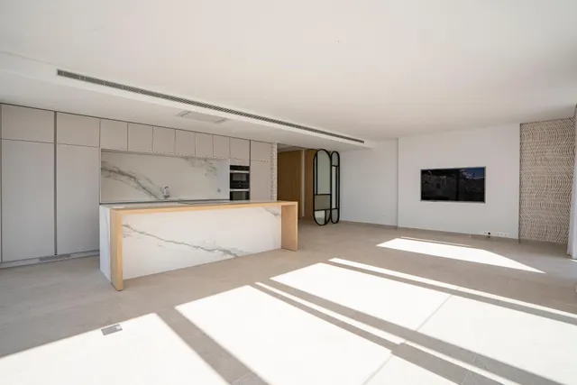 Espectacular Ático de Lujo con solarium, piscina privada y vistas al mar. 4 dormitorios y 4 baños. Benahavis — 9