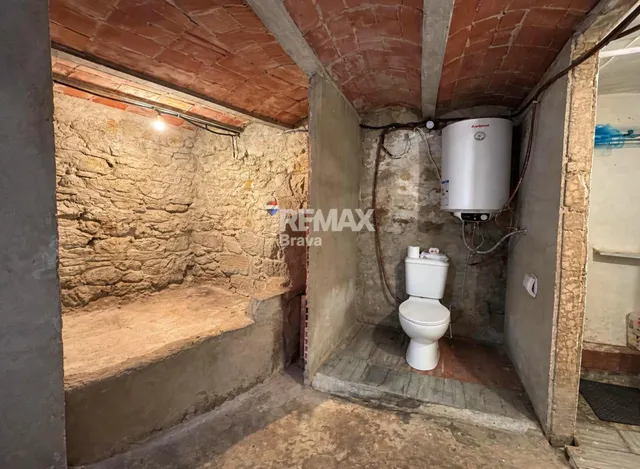 Sarrià de Ter (Girona) | Masía tradicional catalana para rehabilitar con finca rústica de 7.878 m2 — 31