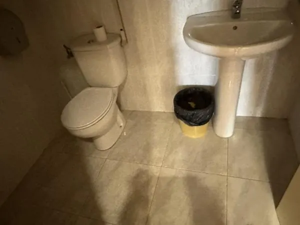 Centro de trabajo, local comercial — 9