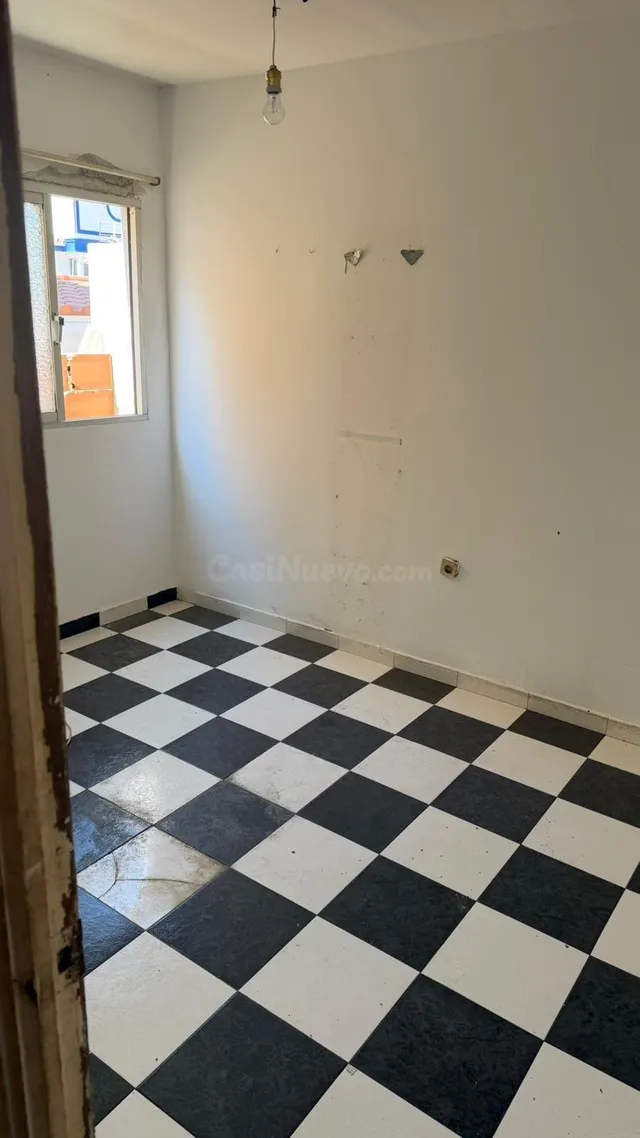 Oportunidad Única en Pedregalejo: Casa a Pasos de la Playa por €299,999 — 2