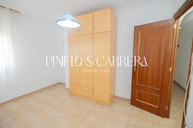 Piso en venta con terraza y ascensor en calle madrid — 30