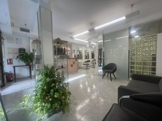 Gran oportunidad local de 139 metros en Valdeolleros - foto 2