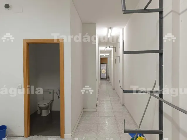 LOCAL A nivel DE CALLE EN LA AVENIDA CAMPOAMOR — 8