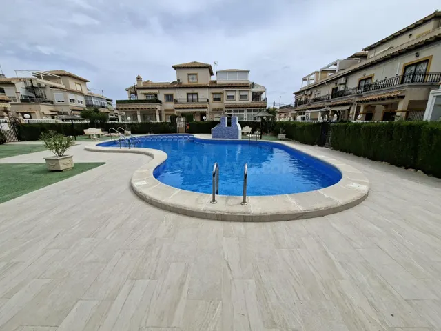 Bungalow alto con jardín privado y piscina comunitaria en La - foto 3