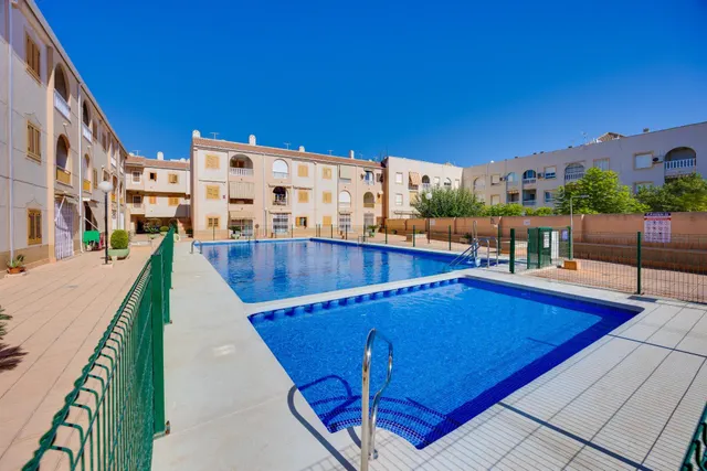 Apartamento de 3 dormitorios y piscina comunitaria en Acequion, Torrevieja — 19