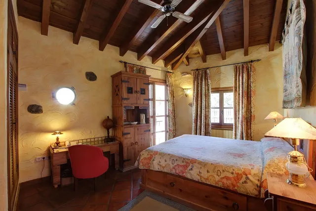 Hotel 9 habitaciones 817m² en venta - Costa del Sol — 9