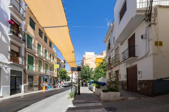 Casa para reformar en el centro de Lanjarón con gran potenci - foto 2