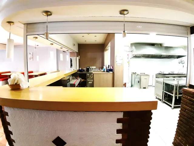 Amplio Local Comercial de 600 m2 en Ubicación Estratégica de Calahonda Baja — 7