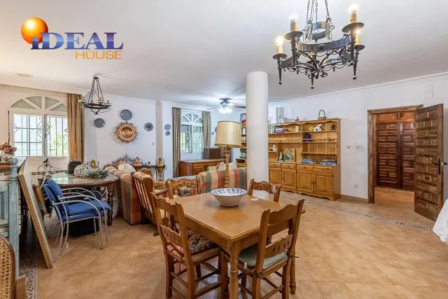 Espectacular Chalet en Ogijares - Ideal para Familias — 31
