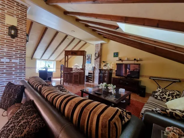 SE VENDE VILLA DE LUJO EN HONDON DE LOS FRAILES — 44