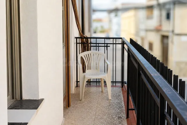 ALMAZORA: 214 M2, CINCO DORMITORIOS Y UNA VIVIENDA QUE PUEDE - foto 2