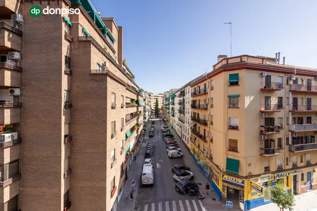 Piso para reformar junto a Plaza Einstein – 3 dormitorios y vistas despejadas — 30