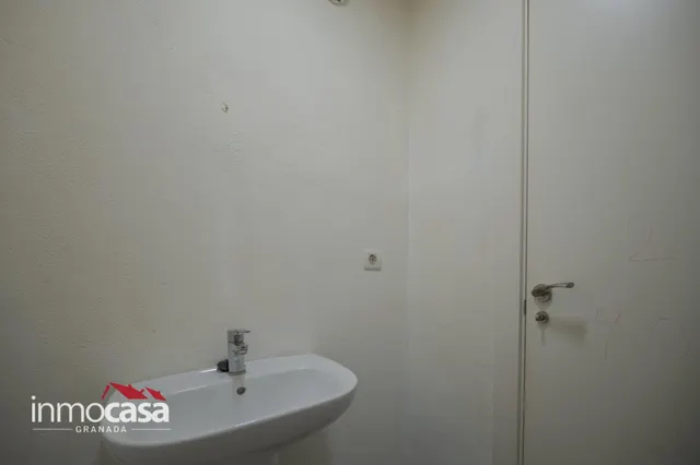 Se vende licencia de estanco única en piñar, Granada — 13