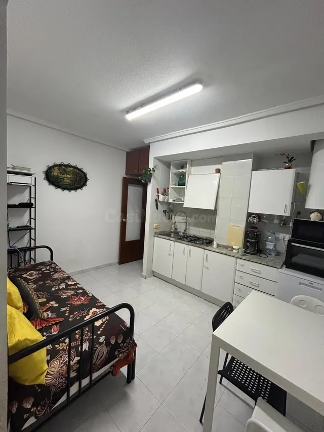 GRAN ESTUDIO EN EL CENTRO DE TORREVIEJA - foto 4