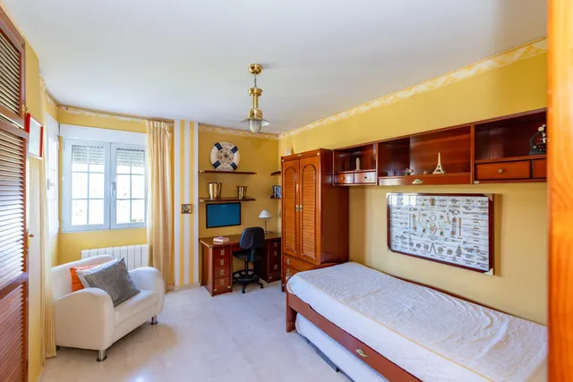 CHALET INDEPENDIENTE CON PISCINA PRIVADA, JARDÍN Y GARAJE EN MONACHIL — 38