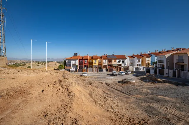 OPORTUNIDAD: SOLAR RESIDENCIAL EN EL CINTURÓN METROPOLITANO DE GRANADA, EN OTURA — 31