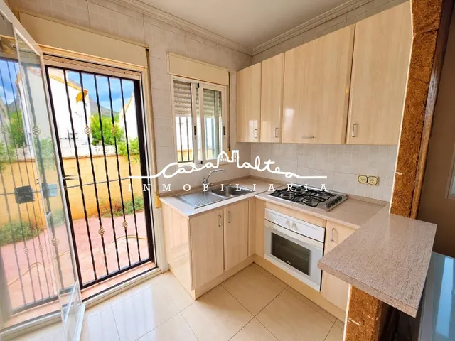 Chalet independiente en Polop con Terraza y Jardín Privado — 6