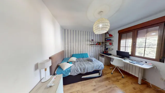 Espectacular Piso en Talamanca de Jarama con Amplia Terraza y Piscina Comunitaria — 14