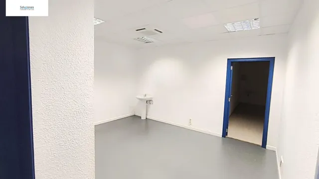 LOCAL DE 1100 M2 EN ZONA FERIA — 20