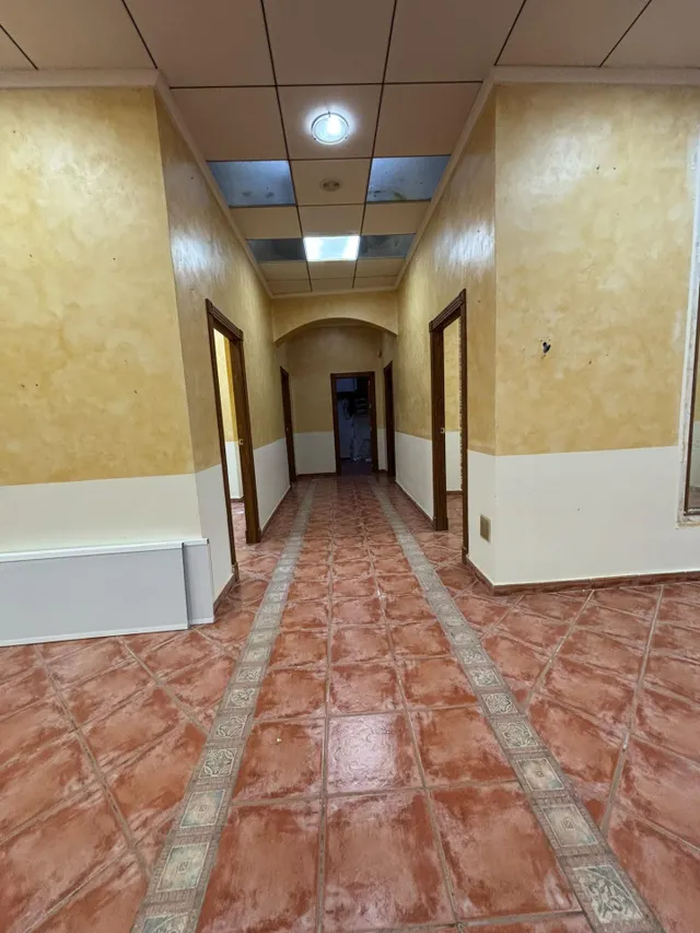LOCAL COMERCIAL DE 300 m2 – ALQUILER CON OPCIÓN DE COMPRA — 23