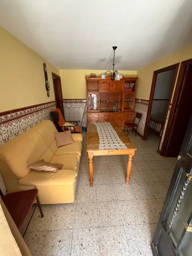 Gran casa de dos plantas en Conquista de la Sierra - Ideal p - foto 2