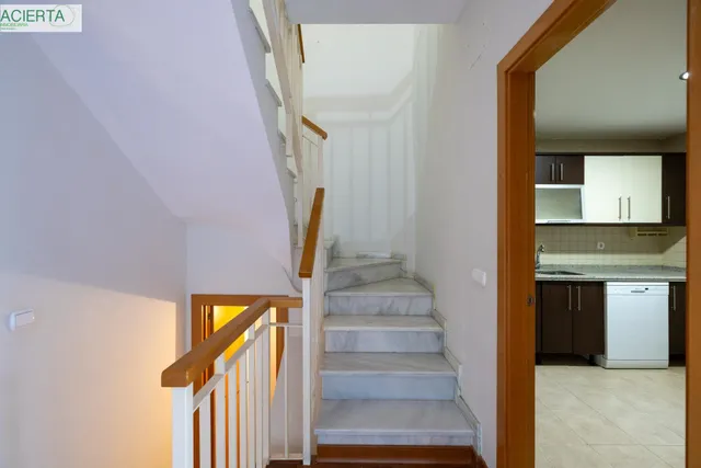 Ponemos a la venta esta preciosa casa en Urbanizacion cerrada, con zonas comunes y piscina comunitaria. — 26