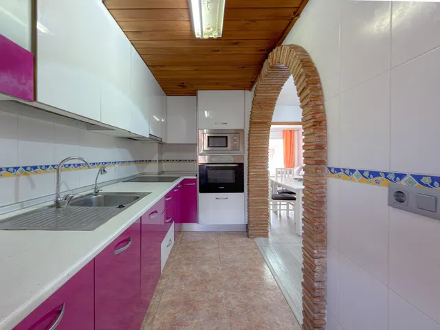 Amplio apartamento completamente reformado + Gran terraza y Piscina comunitaria (160 mts playa) — 16