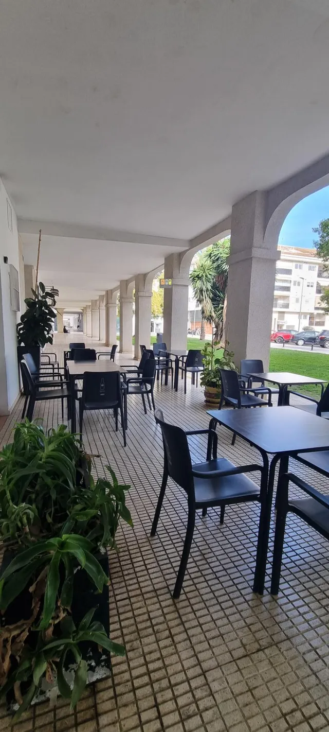 LOCAL COMERCIAL EN AVENIDA PRINCIPAL — 5