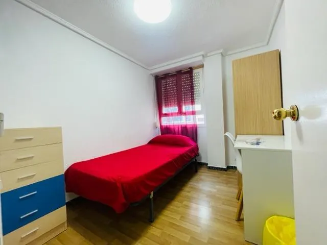 Se alquila habitación muy cerca de la universidad — 5