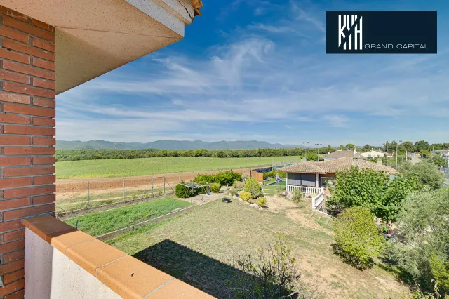 CASA EN SILS — 48