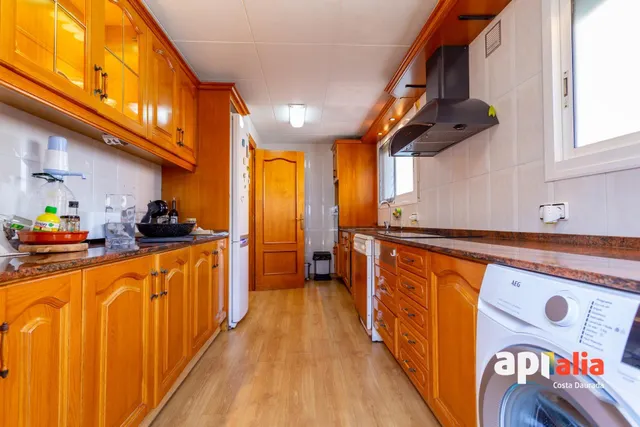 CHALET EN EL CENTRO DE SALOU 5 habitaciones - foto 4