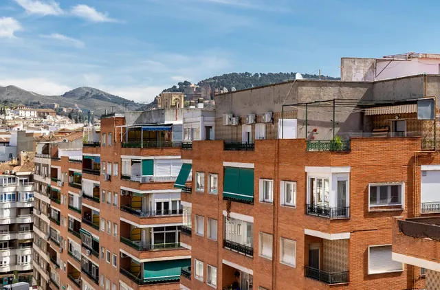 SALE A LA VENTA EXTRAORDINARIO ATICO "REFORMADO" EN GRANADA — 25